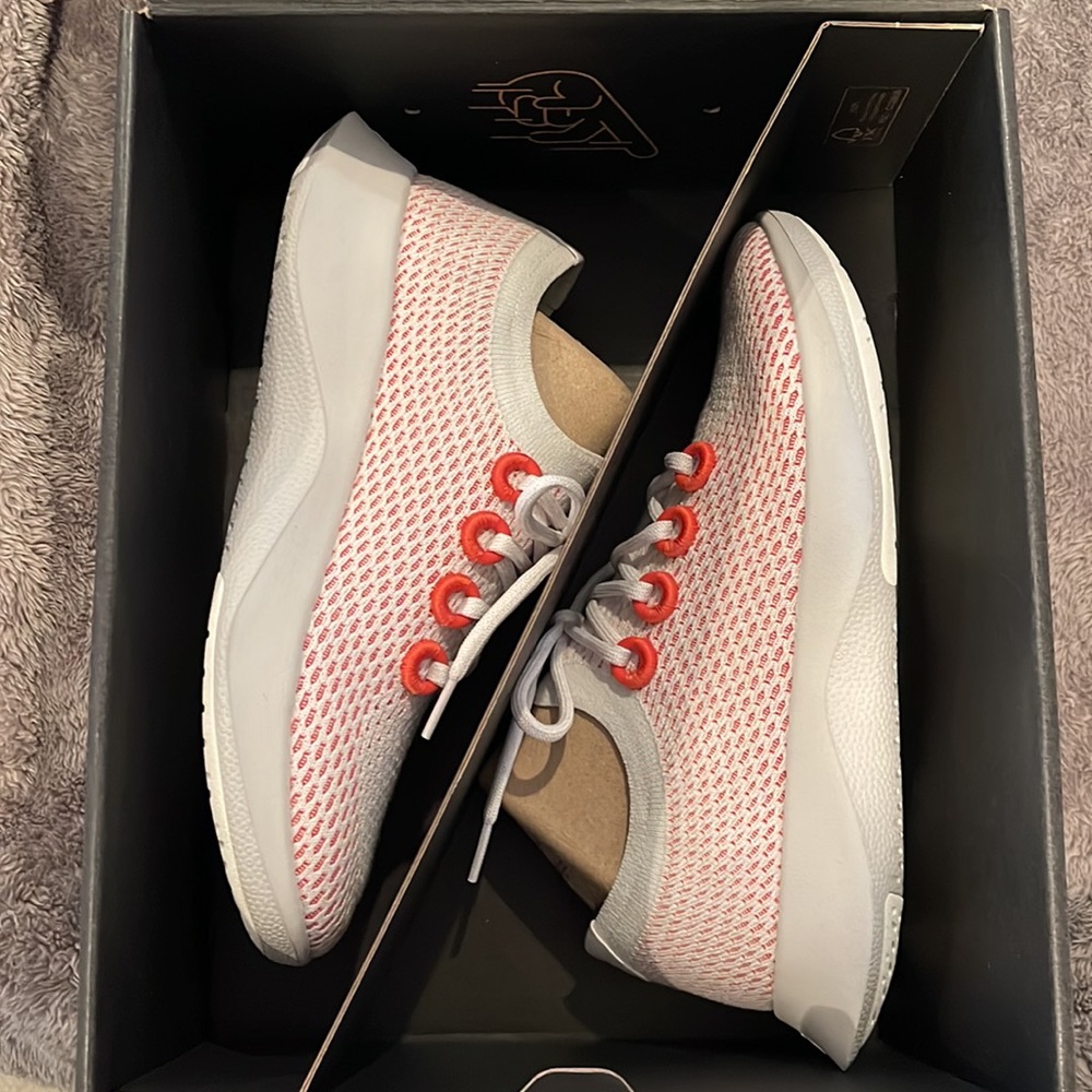 🆕 Allbirds Tree Dashers Woman Size 9 Erupt Gray